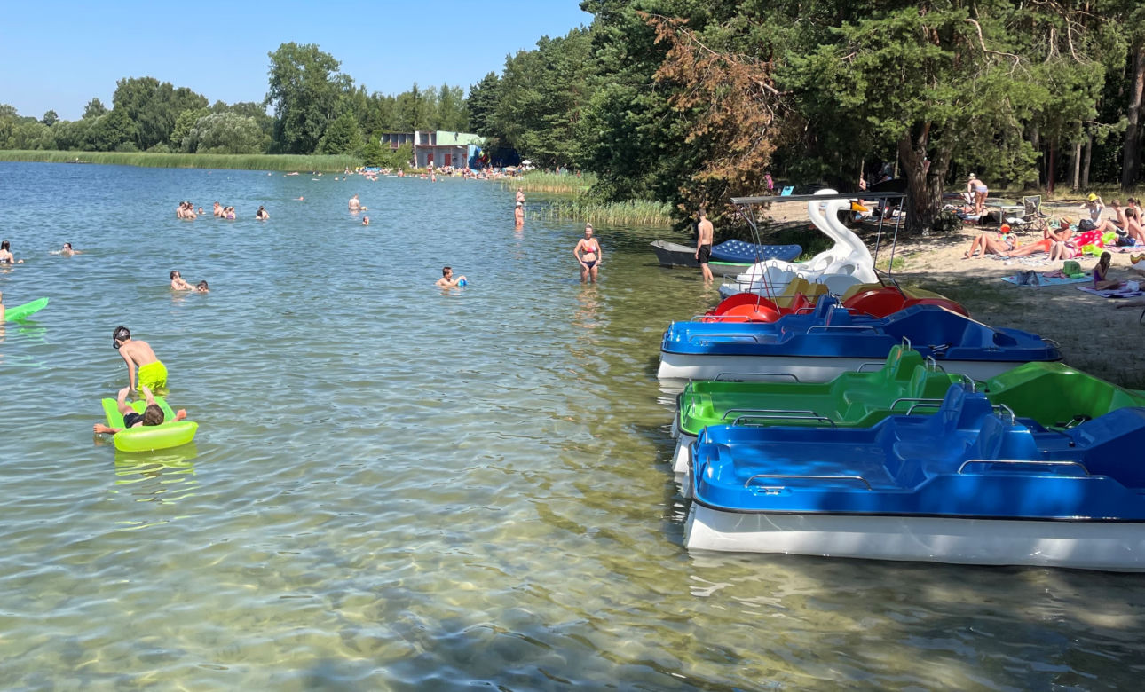 Wszyscy pojechali nad wodę! Tak wyglądała niedziela nad jeziorem Białka [ZDJĘCIA]