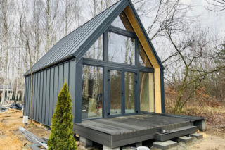 Domek letniskowy z prefabrykatów – możesz go mieć jeszcze w te wakacje