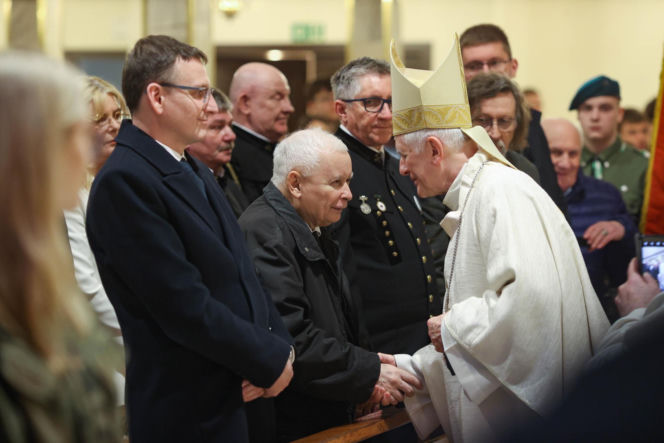 Jarosław Kaczyński na otwarciu wystawy pt. „Katyń 1940 - Smoleńsk 2010. Anatomia kłamstwa” w Muzeum Miejskim w Jastrzębiu-Zdroju