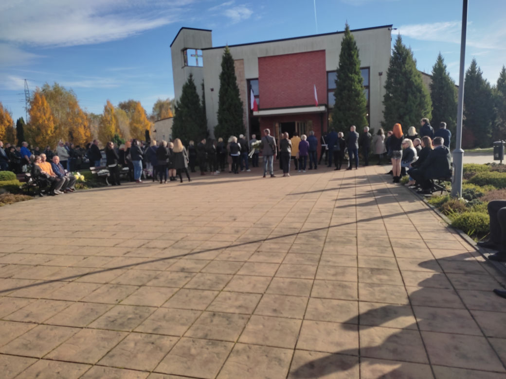 Katarzyna z malutkimi córeczkami zostaną pochowane w rodzinnym grobowcu. Wzruszające słowa księdza