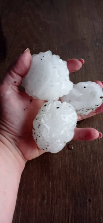 Potężna nawałnica przeszła tej nocy nad województwem śląskim. Bilans strat to uszkodzone dachy, samochody i zalana izba przyjęć szpitala [ZDJĘCIA]