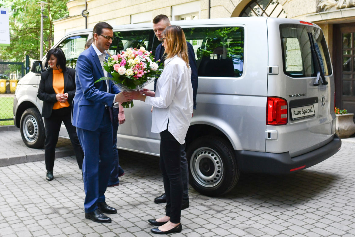 Premier Morawiecki u sześcioraczków z Krakowa