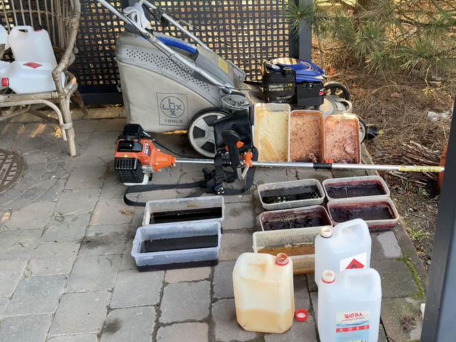 "Laboratorium śmierci" na Mazowszu. Kontrterroryści znaleźli kilogramy narkotyków i przedziwne przedmioty