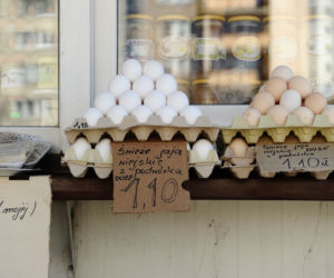 Drożyzna w koszyczkach. Horrendalnie wysokie ceny na warszawskich bazarach