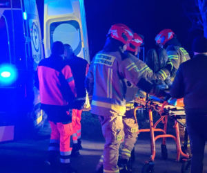 Dachował i wpadł do rzeki