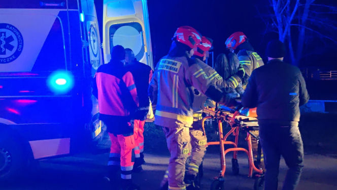 Dachował i wpadł do rzeki