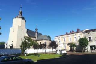To jedno z najpiękniejszych śląskich miast. Zachwyca nie tylko unikatowym rynkiem, ale też drewnianym kościołem