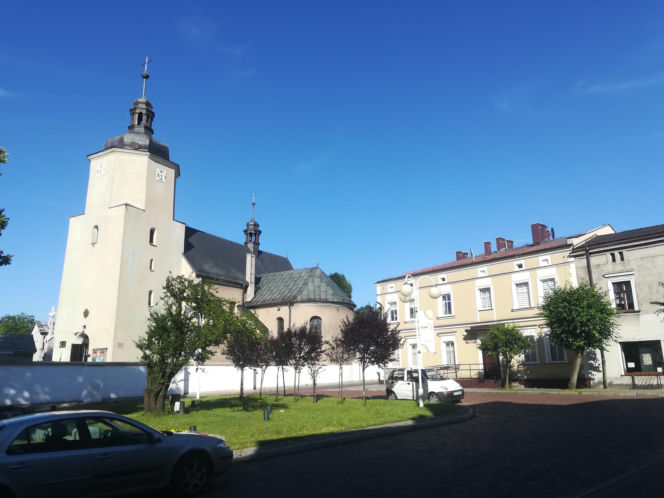 To jedno z najpiękniejszych śląskich miast. Zachwyca nie tylko unikatowym rynkiem, ale też drewnianym kościołem
