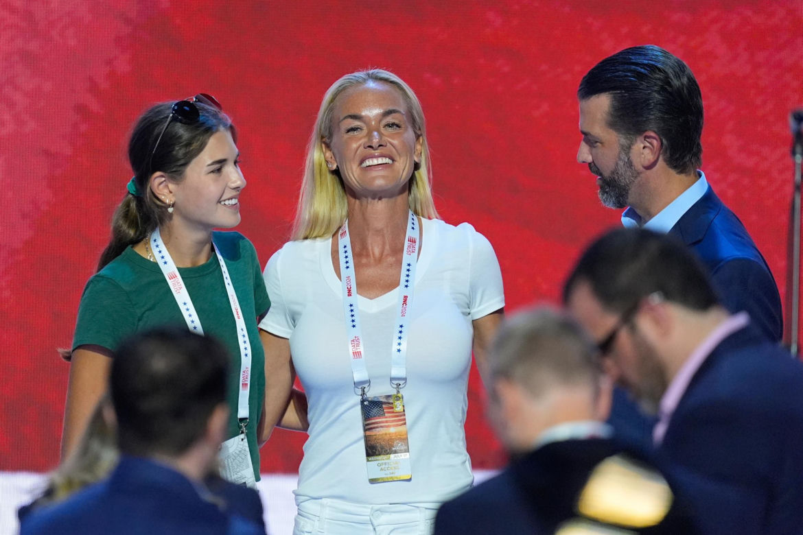 Wtargnął do rezydencji Trumpa, głosił Biblię. Chciał poślubić jego piękną wnuczkę!