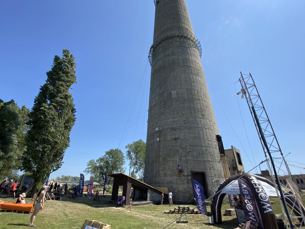 Marcin Banot, czyli człowiek pająk ze Świętochłowic na zawodach na 252 m Dream Tower w Szczecinie