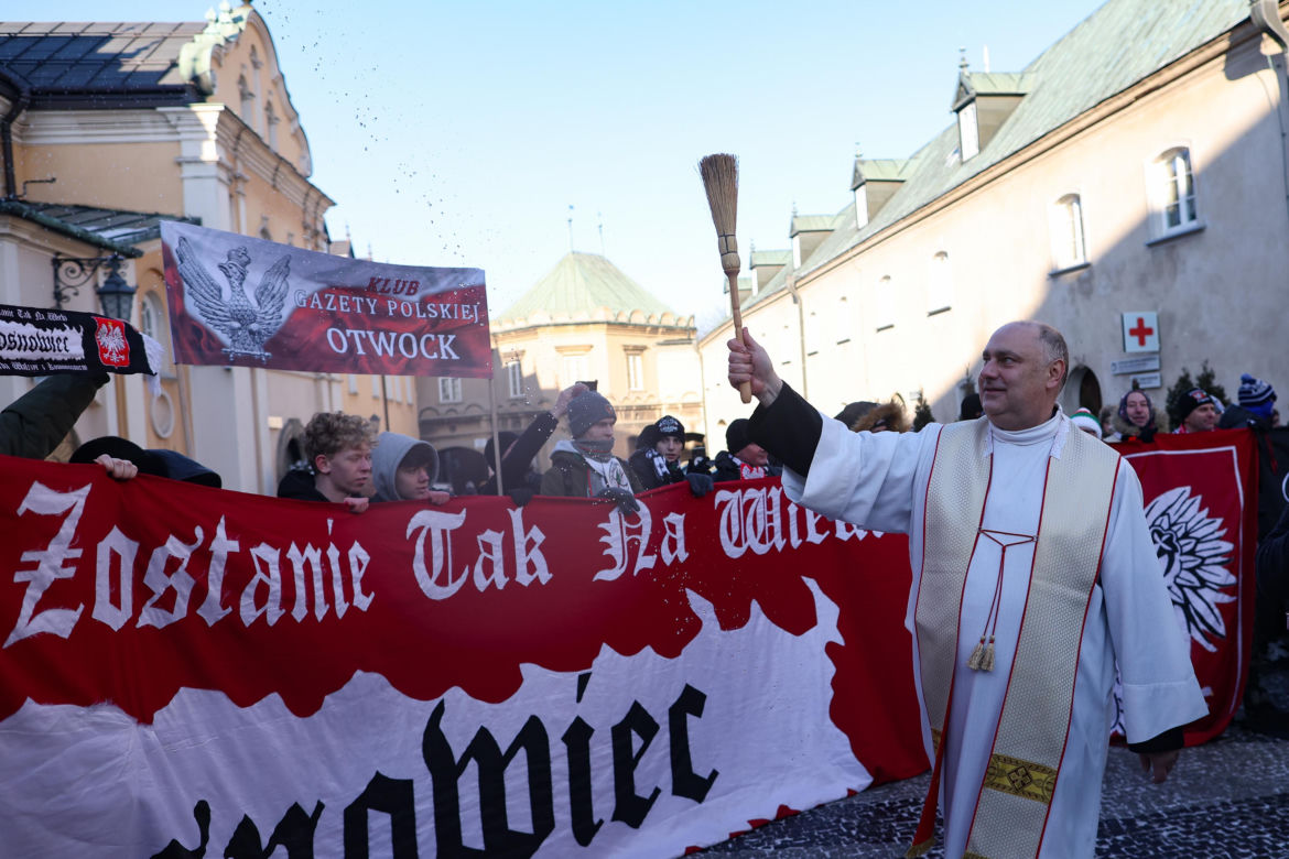 Prezydent na Jasnej Górze wśród kibiców. Podziękował za obronę  hasła „Bóg, Honor, Ojczyzna”