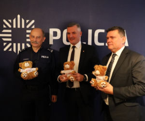 Radom: Wyjątkowy dar policjantów dla najmłodszych ofiar przemocy. Cudowny gest