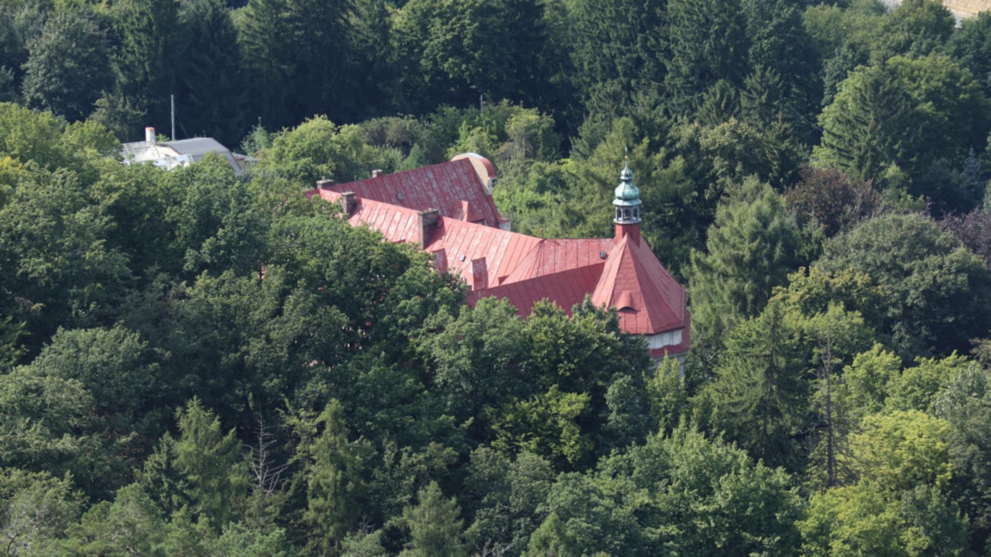 Obryw Skalny w Bardzie. Tutaj widoki zapierają dech w piersiach 