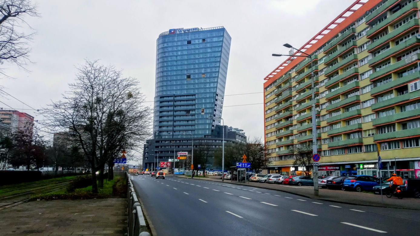 Żuraw zniknął z placu budowy Hanza Tower