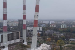 Przez blisko 70 lat były symbolem Łodzi. Trzy kominy EC2 przestały istnieć