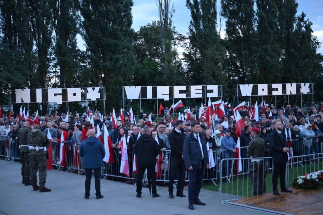 O 4.45 rozległy się syreny. Polska uczciła pamięć obrońców Westerplatte