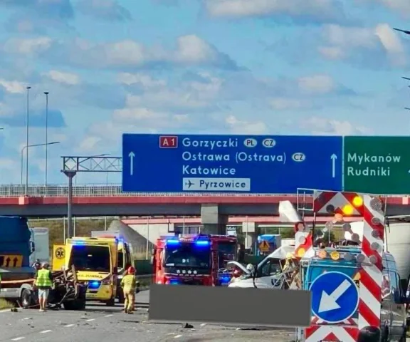 Tragiczny wypadek na A1. Ciężarówka miała wjechać w służby