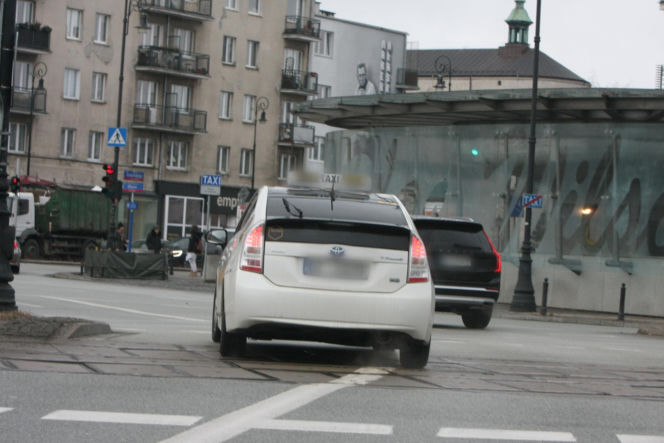 Macierewicz musi się wozić taksówką