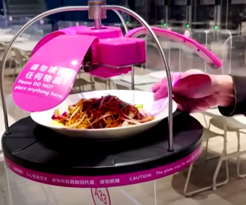 Na Zimowych Igrzyskach Olimpijskich w Pekinie jedzenie przygotowują i podają roboty! [WIDEO]