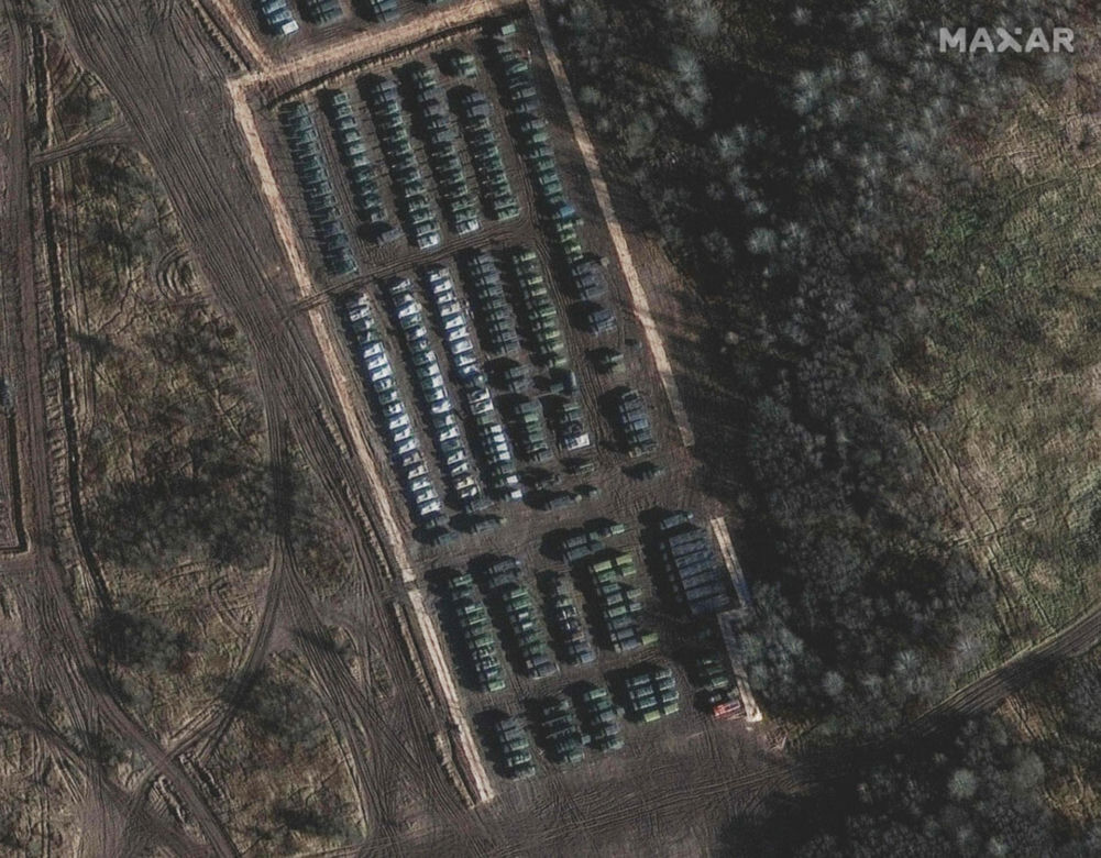 Putin gromadzi sprzęt 50 km od granicy z NATO! Wszystko widać na zdjęciach!