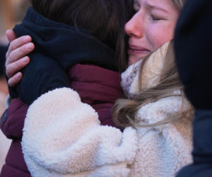 Szokująca decyzja sądu po pożarze w Szwajcarii! Nie żyje 40 osób, on chodzi wolno