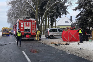 Tragiczny wypadek pod Chodzieżą. Nie żyje 43-letnia kobieta, dwoje dzieci w szpitalu!