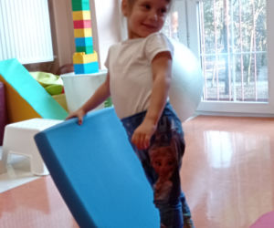 POKONAŁA TYLE PRZECIWNOŚCI LOSU, TERAZ CZUJE SIĘ BEZRADNA. NIEPEŁNOSPRAWNA WIOLETTA OLESZCZUK NIE MA CZYM WOZIĆ CÓRKI NA REHABILITACJĘ
