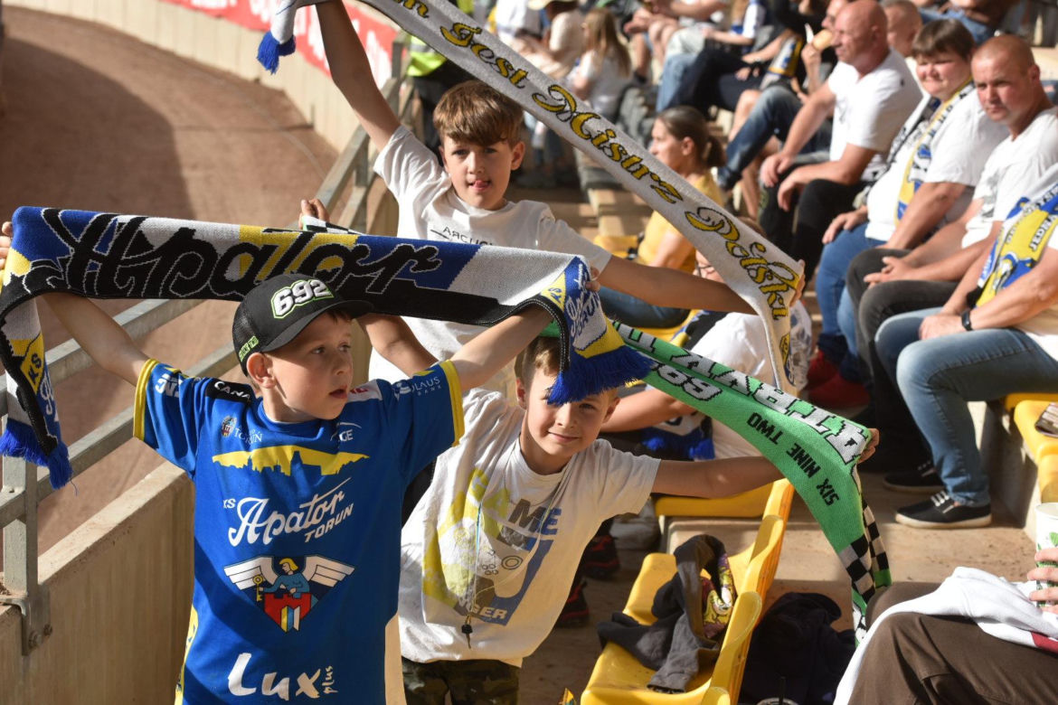 PRES Grupa Deweloperska Toruń - Gezet Stal Gorzów: Zdjęcia kibiców z meczu 7. kolejki PGE Ekstraligi na Motoarenie
