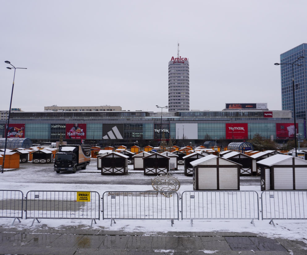 Jarmark świąteczny w Warszawie. Bezpieczeństwa będą pilnować służby i ochrona. Ustawione będą mobilne wieże monitorujące