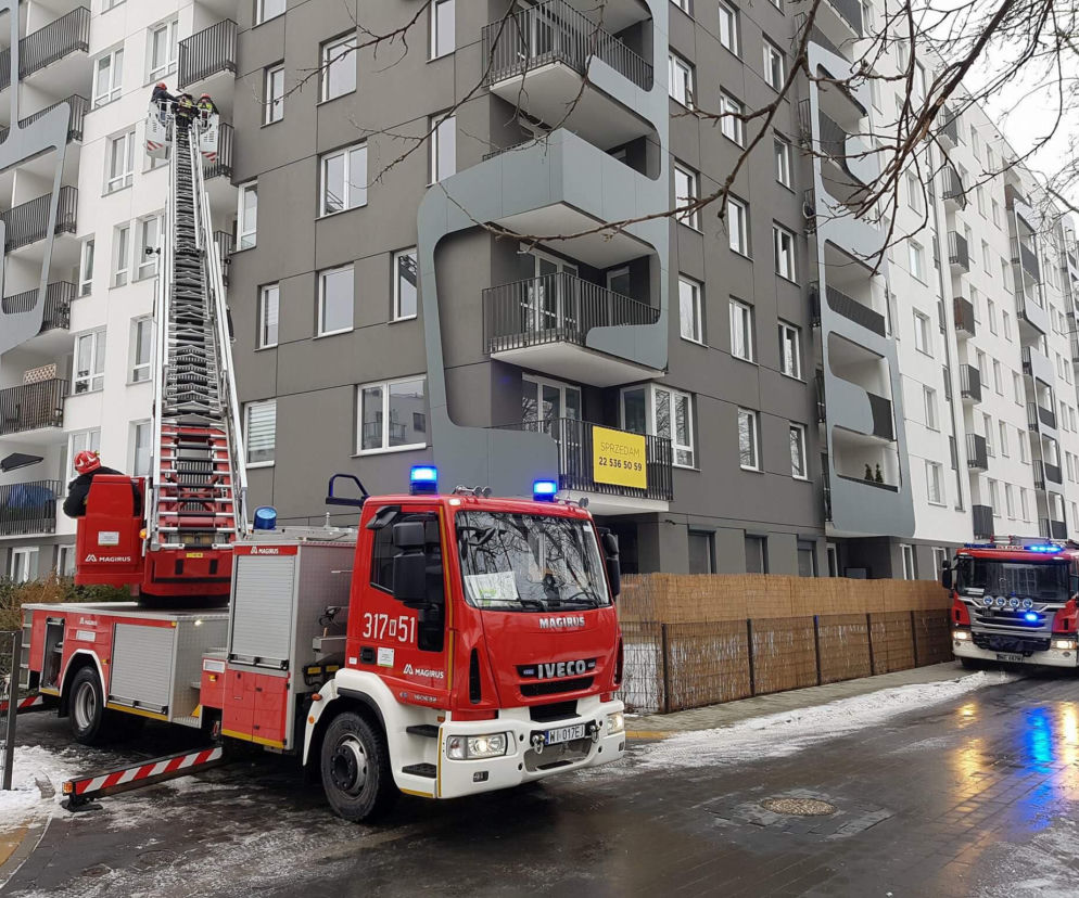 Nie uratowali kobiety, bo zamknęła się na klucz
