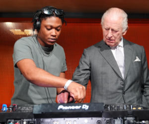 Król Karol został DJ-em! Zobacz, jak sobie radził