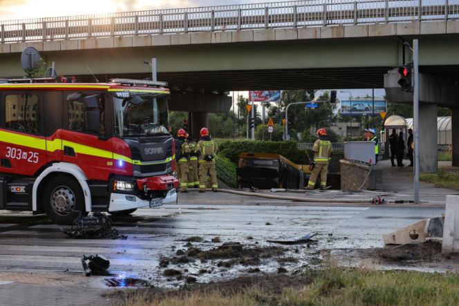 Autobus miejski wjechał w przejście podziemne przy Dworcu Zachodnim