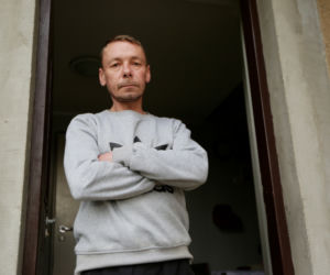 Wybaczam BRATU, że wbił mi noż w brzuch