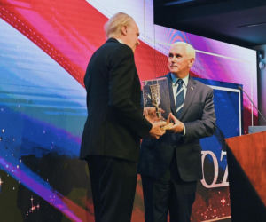 Pence ma chrapkę na Biały Dom