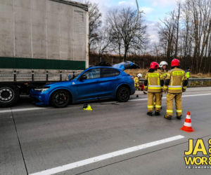 Alfa romeo wbiła się w ciężarówkę. Szokujące wypadek na A4 
