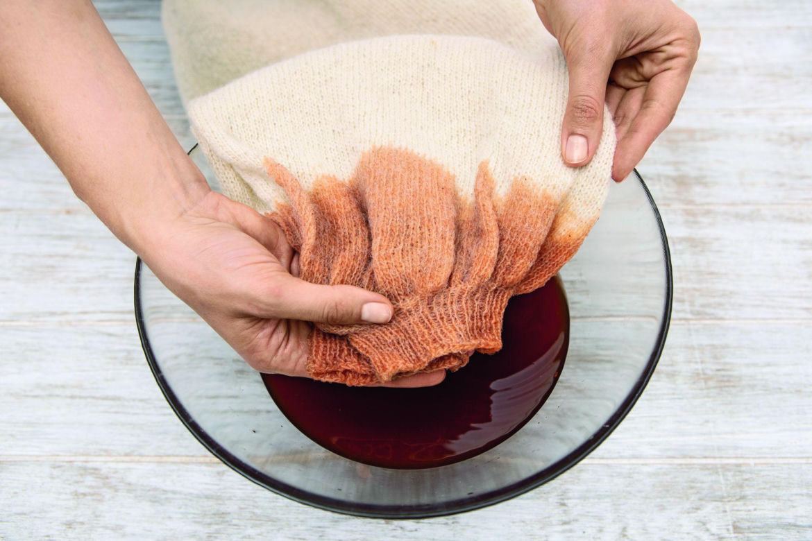 DIY: farbowanie dzianiny barwnikiem z awokado – instrukcja wykonania (7)