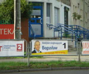 Nie startuję, tak se wiszę. Kampania Pana Bogusława podbija internet! [ZDJĘCIA]