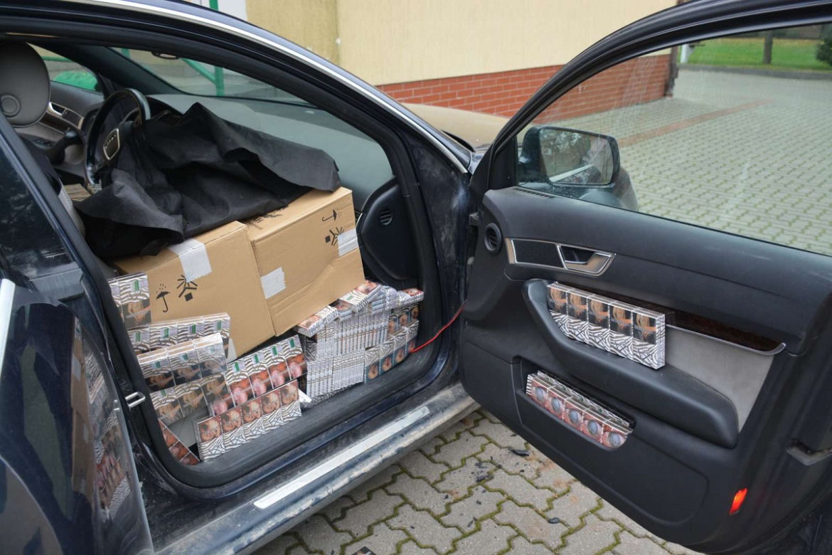 Audi A6 allroad wypchane po brzegi papierosami