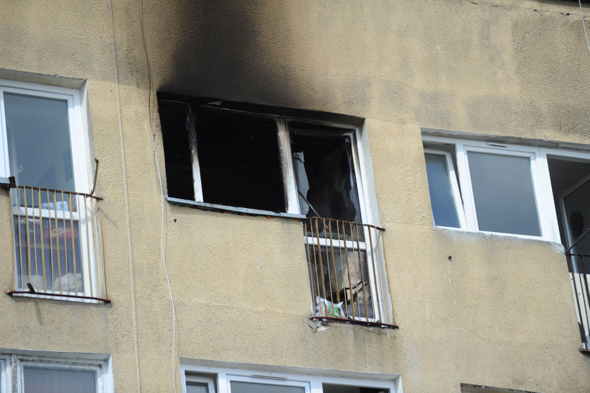 Koszalin: Dwie osoby zginęły w pożarze mieszkania. Ewakuowano prawie 50 osób 