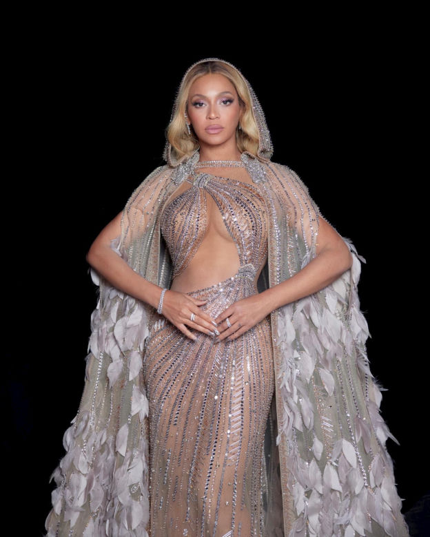 Beyonce wraca! Jest całkiem naga i została kowbojem!