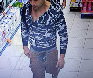 Napadł i okradł na kobietę: Teraz szuka go policja!