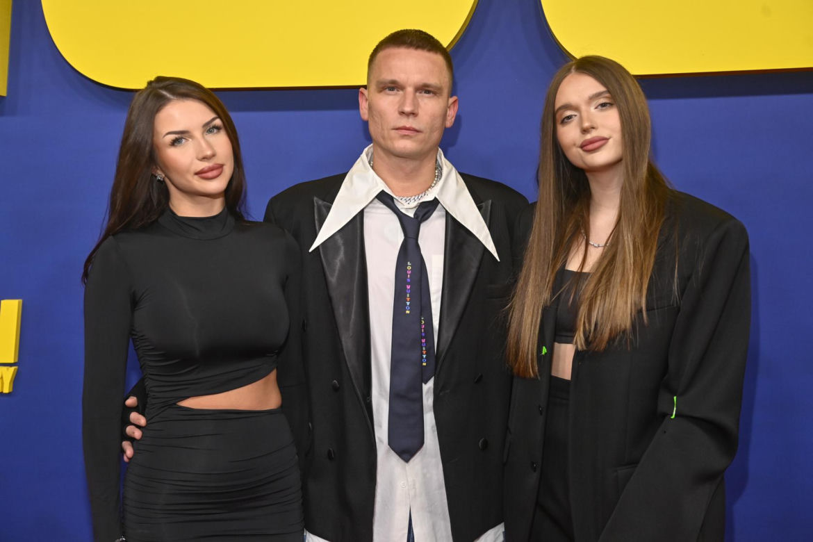 Bart Pniewski z córką i ukochaną na celebryckiej imprezie. Światowo?