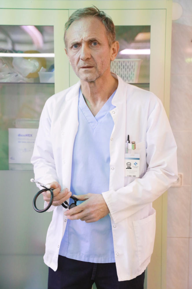 Nadchodzi „Sortownia”! Andrzej Chyra jako lekarz SOR-u w mrocznym serialu, jakiego jeszcze nie było