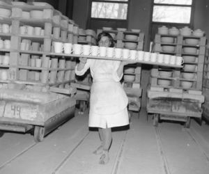 Zakłady Porcelitu Stołowego „Pruszków i kubki Irena