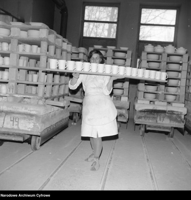 Zakłady Porcelitu Stołowego „Pruszków" i kubki Irena