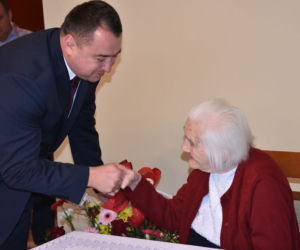 NIESAMOWITE! Pani Karolina żyje już 106 lat! Zdradziła receptę na długowieczność
