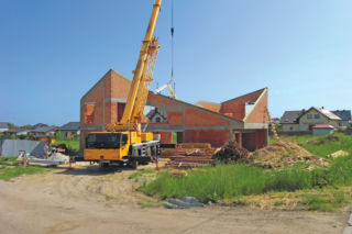 Wynajem dźwigu 2026: ceny dla osób prywatnych. Ile kosztuje wypożyczenie dźwigu?