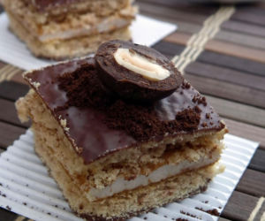 Ciasto Jo‑Jo – warstwowy klasyk z grysikową masą i powidłami, który zachwyca smakiem