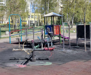 8-latek podpalił plac zabaw przy ul. Wyszyńskiego w Toruniu