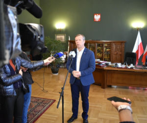 Straż pożarna pod szpitalami rozstawia specjalne namioty!